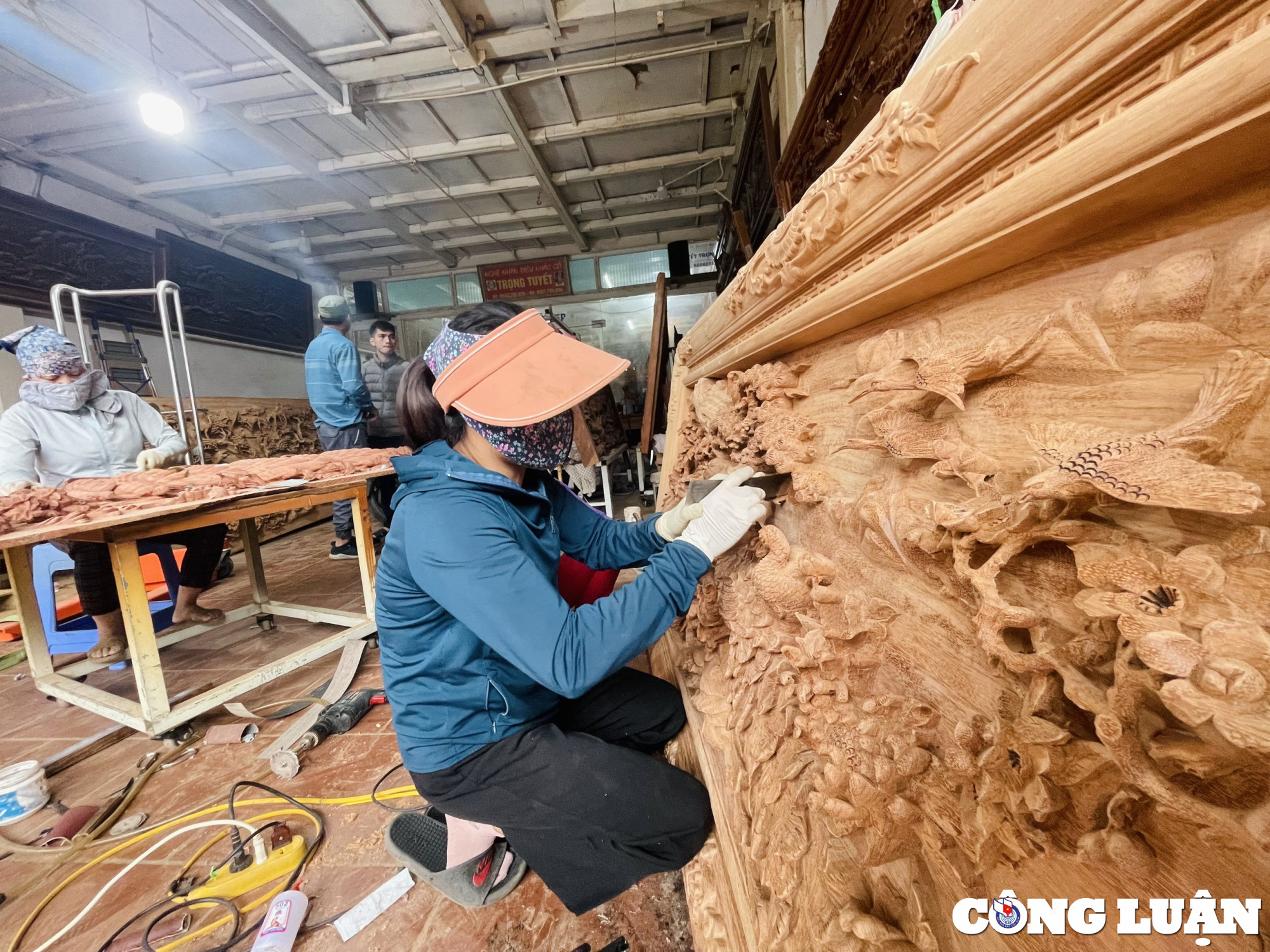 lang-nghe-do-go-canh-nau-noi-tinh-hoa-do-thu-cong-my-nghe-dat-bac-113240582.jpg