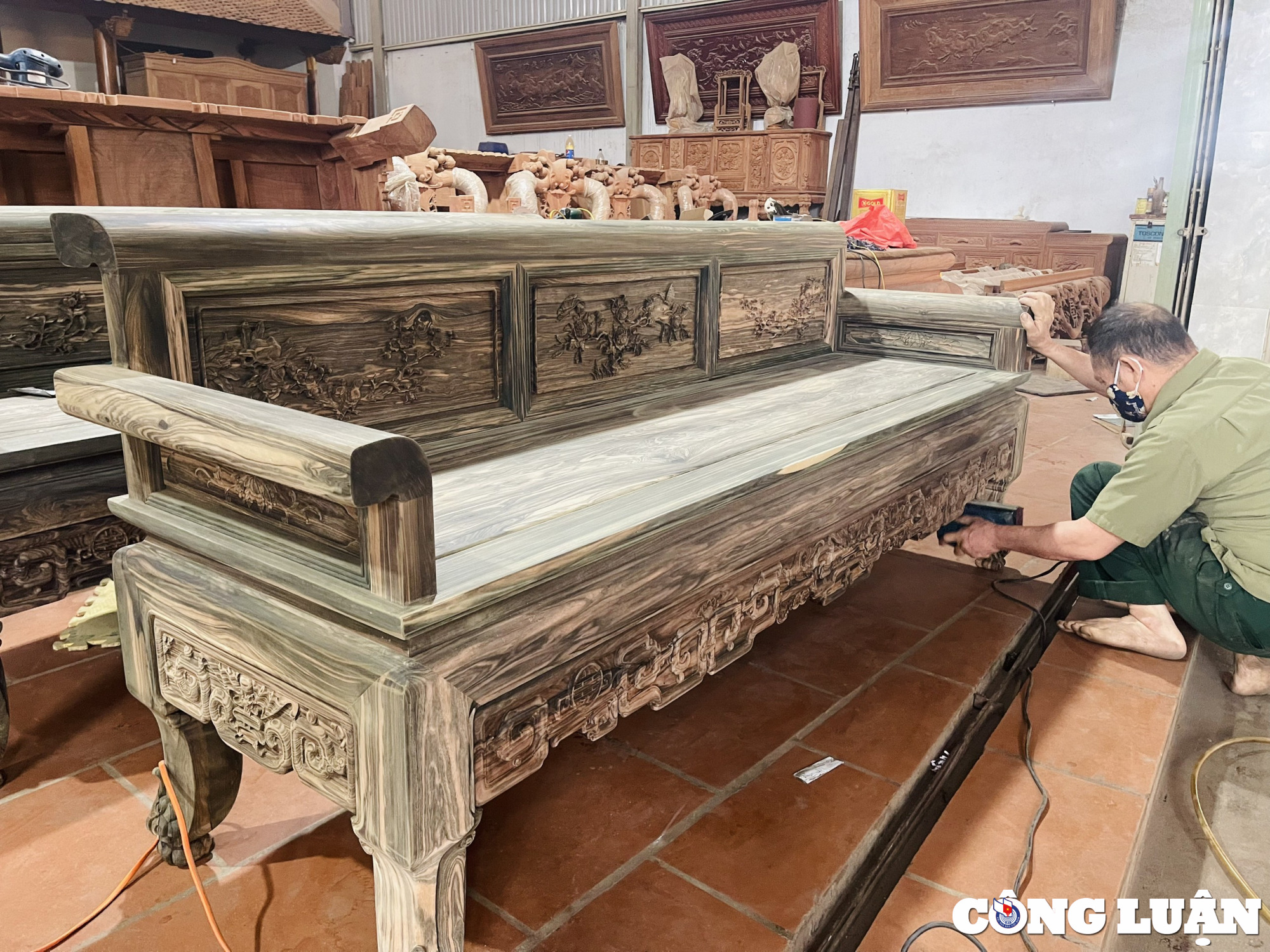 lang-nghe-do-go-canh-nau-noi-tinh-hoa-do-thu-cong-my-nghe-dat-bac-113228521.jpg